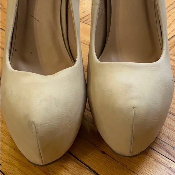 Nude pumps size 10 - Picture 3 of 8
